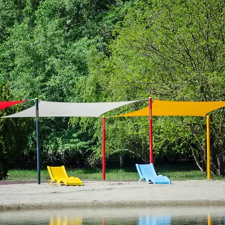 Sziksosfuerdo Es Campsite